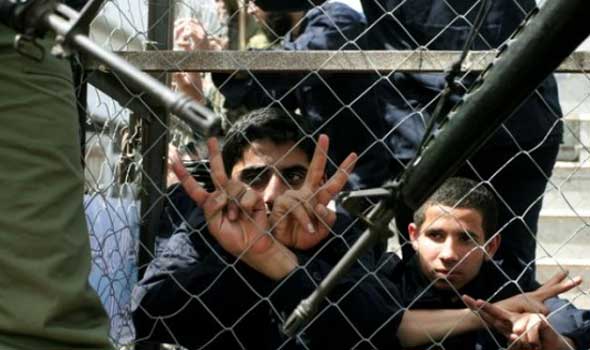 إسرائيل تواصل انتهاكاتها بحق 200 طفل فلسطيني قاصر في سجونها أطفال