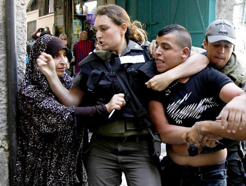 إسرائيل تكرّم المجنّدة المتوحشة صورة المجندة