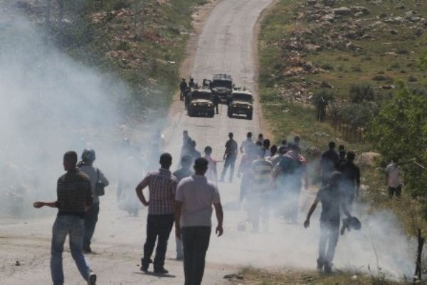 إصابة العشرات بالاختناق في بلعين مسيرة بلعين