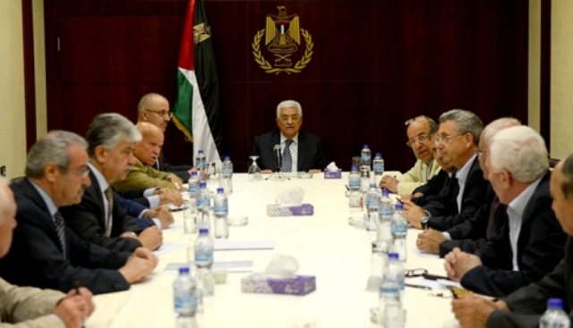 الرئيس يكلف الحمد الله بإجراء تعديل وزاري "طفيف" الحمد الله