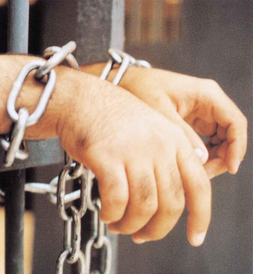 تفتيشات واعتداءات على الأسرى في "إيشل " اعتداءات على الاسرى