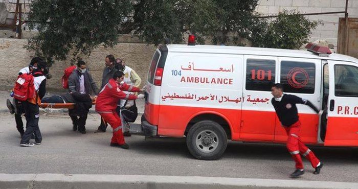 قلقيلية: إصابة مواطن وزوجته بجروح عقب دهسهما من قبل مستوطن