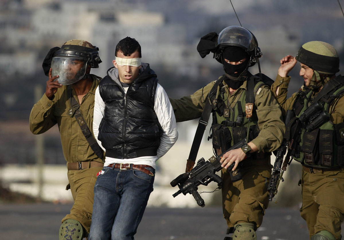 الاحتلال يعتقل شابين من مكان عملهما في القدس اعتقالات