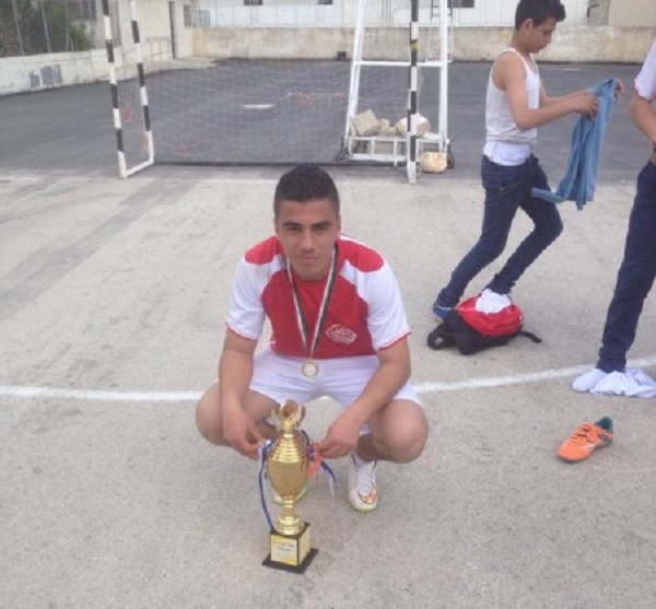 رسالة تضامن من "الفيفا" لذوي الأسير اللاعب حسام قراقرة صورة الاسير