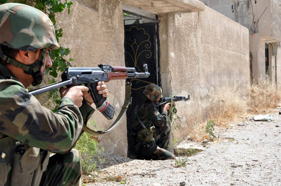 مسلحو المعارضة السورية يحاصرون العشرات من جنود النظام بإدلب ادلب