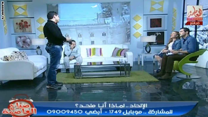 بالفيديو: مذيعة مصرية تطرد ضيفها على الهواء والسبب؟