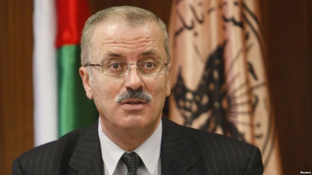 بينهم رامي الحمد الله- منظمة تشتكي مسؤولين فلسطينيين للجنايات رام الله الحمد الله