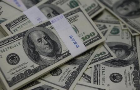 الدولار يواصل تحقيق المكاسب الدولار