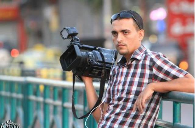 الصحفي عوض من قاعة المحكمة: "أنا بموت" صورة الصحفي