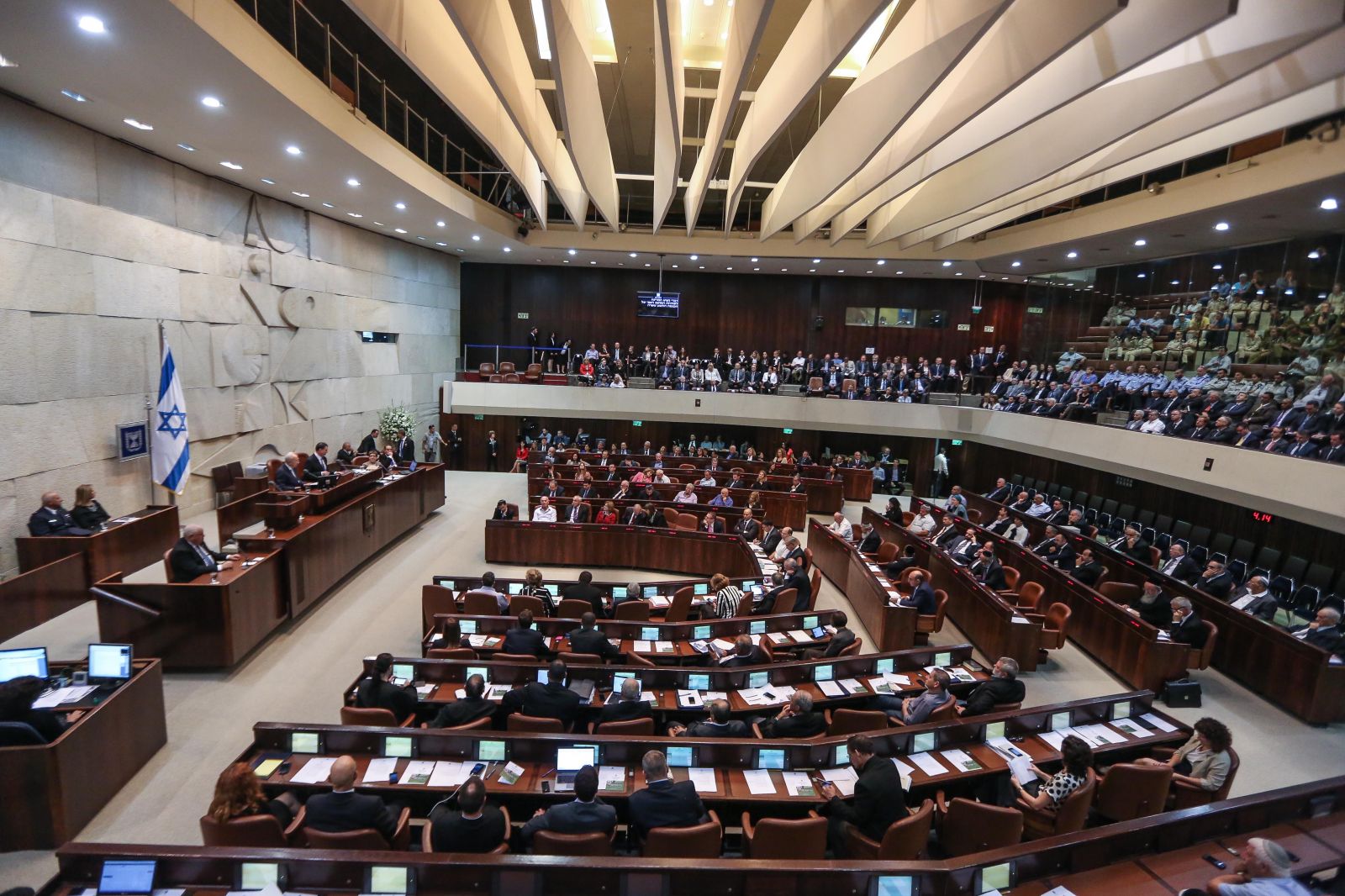 على رئيس الوزراء أن يختار الوزراء حسب كفاءاتهم وليس شعبيتهم السياسية الكنيست الإسرائيلي