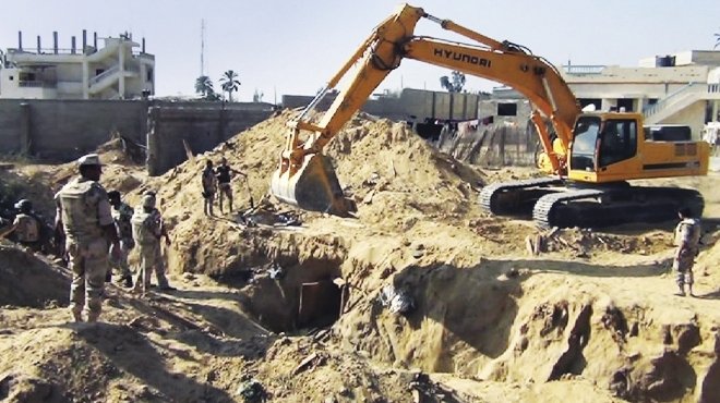 مصر تعلن تدمير 521 فتحة نفق على الحدود مع غزة أنفاق