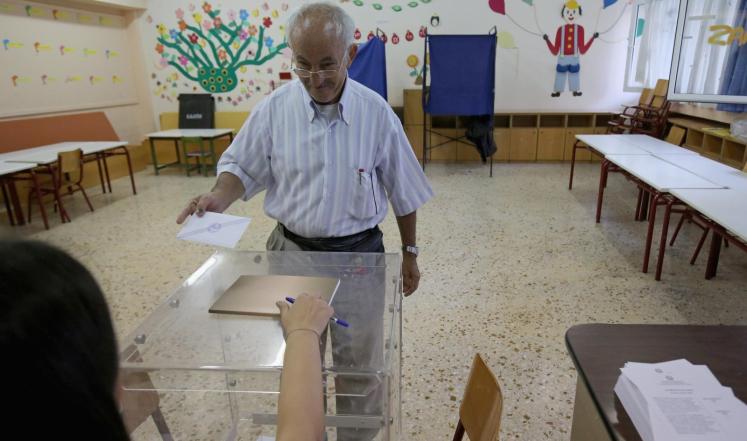 بدي عملية التصويت في اليونان