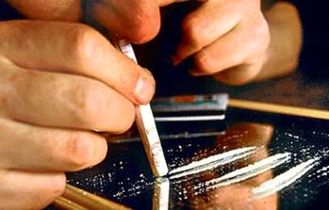 عائلة تبلغ الشرطة عن ابنها لتعاطيه المخدرات في الخليل تعاطي المخدرات