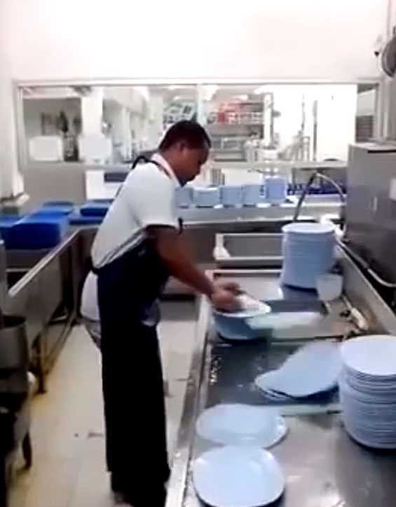 بالفيديو: شاهد أسرع رجل في تنظيف الأطباق اسرع منظف