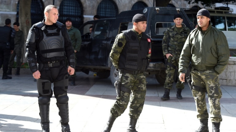 تونس تفرض حظر تجوال في بن قردان إثر مقتل 45 شخصًا
