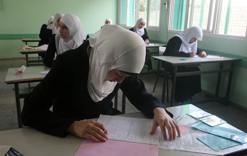 الارتباط العسكري: امتحانات "التوجيهي" في الخليل مستمرة رغم ممارسات الاحتلال ثانوية عامة