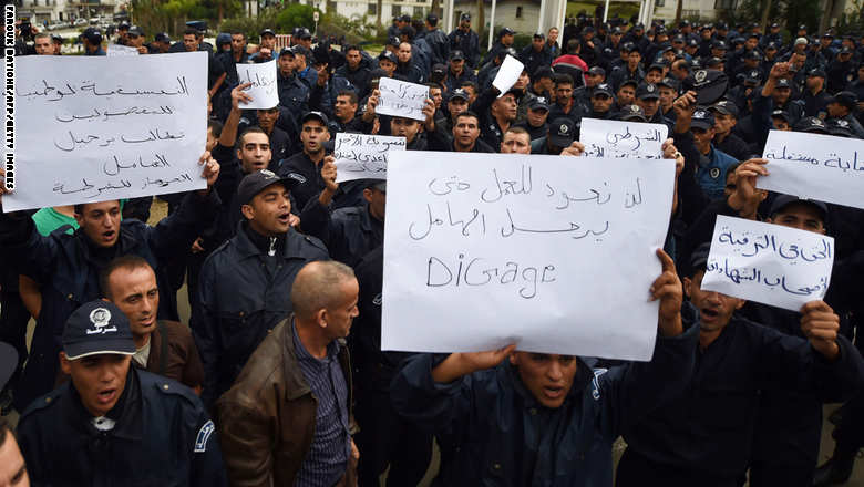 احتجاجات غير مسبوقة لقوات مكافحة الشغب الجزائر