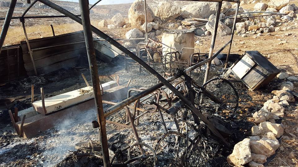 اعتقال 3 مستوطنين متورطين بحرق خيمة شرق رام الله