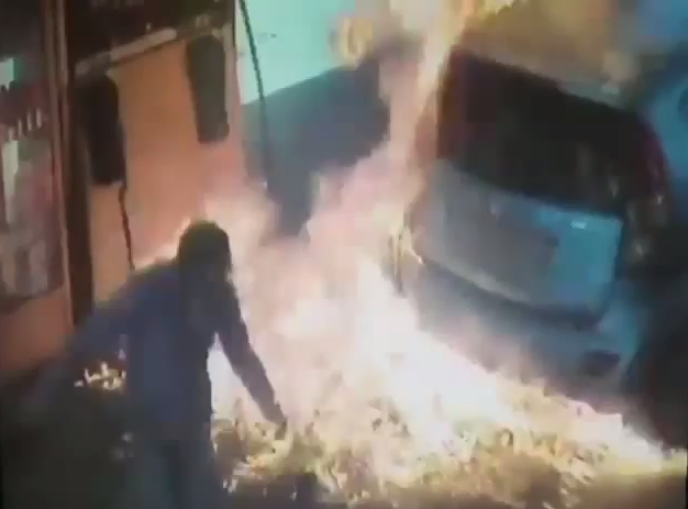 أحرقت سيارة