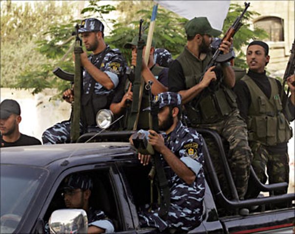 حواجز التفتيش بغزة.."أمنيّة" ولكن! حواجز حماس