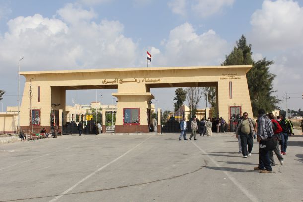 السلطات المصرية تغلق معبر رفح