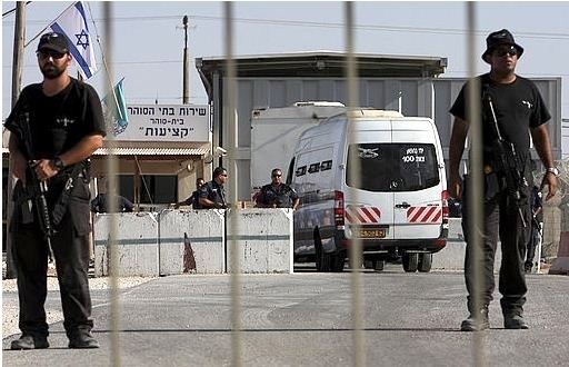 الاحتلال يفرج عن طفلين ويعقد جلسة محكمة لوالدتهم سجن اسرائيلي