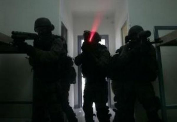 اقتحام قسم 4 في سجن "جلبوع" ونقل عدد من الأسرى اقتحام قسم 4 في سجن "جلبوع" ونقل عدد من الأسرى