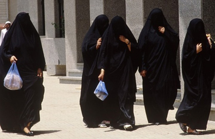 سمسارة سعودية تزوج الفتاة بأكثر من زوج