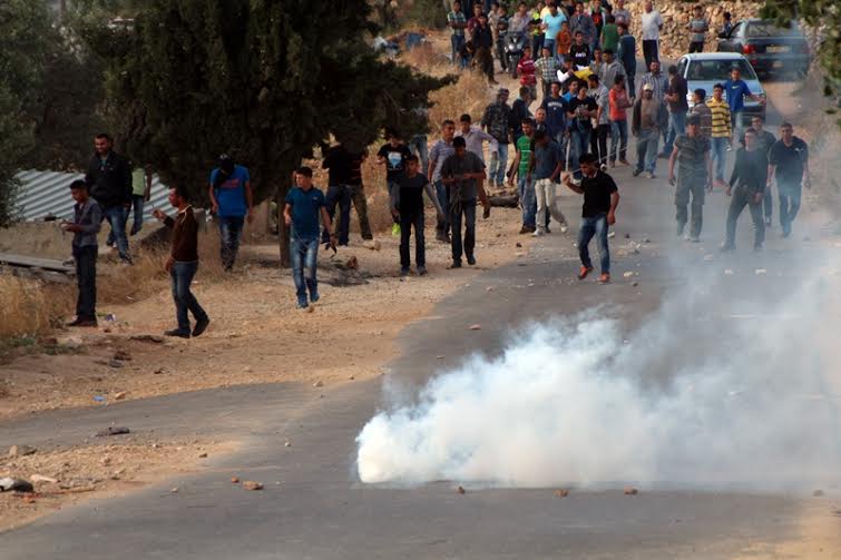 بالصور: إصابات بالرصاص والاختناق خلال مواجهات بسلواد مواجهات في سلواد