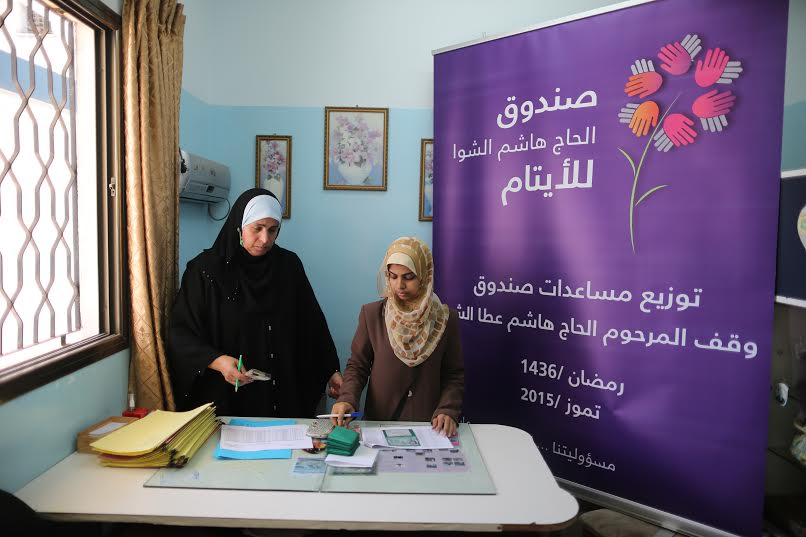 "صندوق الوقف الخيري" يقدم مساعدات نقدية للأيتام والأسر الفقيرة خلال رمضان