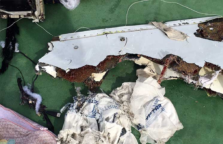 العثور على الصندوق الأسود للطائرة المصرية المنكوبة