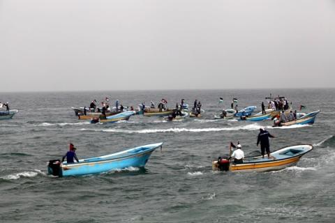 بحرية الاحتلال تطلق النار صوب مراكب الصيادين بغزة الصيادين في غزة