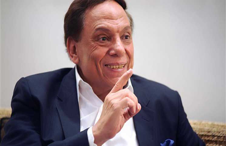 عادل إمام يهدد رامز جلال ويطالب بمحاكمته