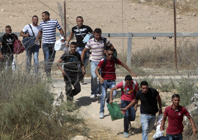اعتقال بدوي هرّب عمالًا فلسطينيين في حافلته