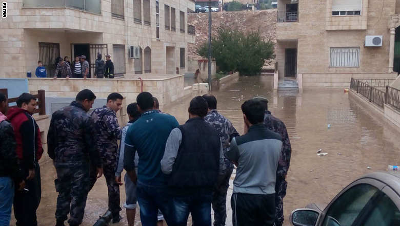 الأمطار والسيول تضرب الأردن.. ووفاة 3 أشخاص بينهم طفلان مصريان