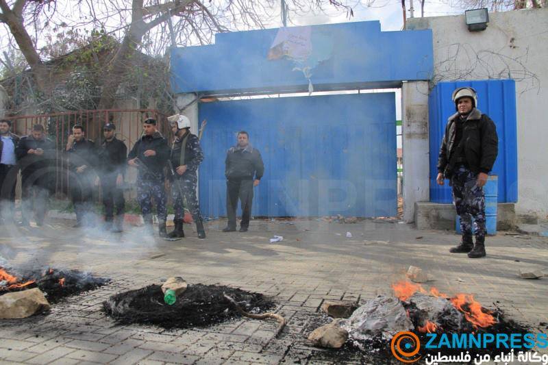 متظاهرون يحاولون اقتحام مقر الأونروا في غزة