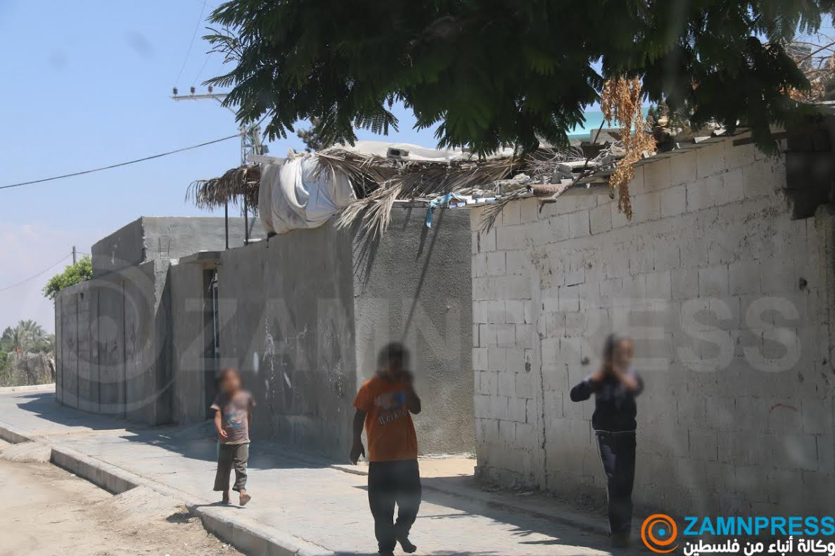 بنات في عمر الزهور يعتشن من حاويات القمامة فتيات في عمر الزهور