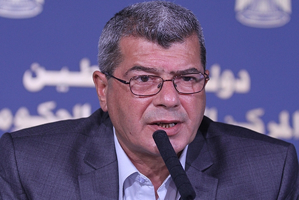 قراقع: "إسرائيل تحارب الأسيرات نفسيًا بفرض غرامات مالية مرتفعة جدا" عيسى قراقع