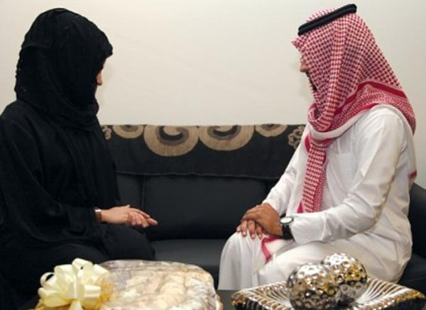 ذهب ليطلب فتاة لابنه وتزوج أختها اختها