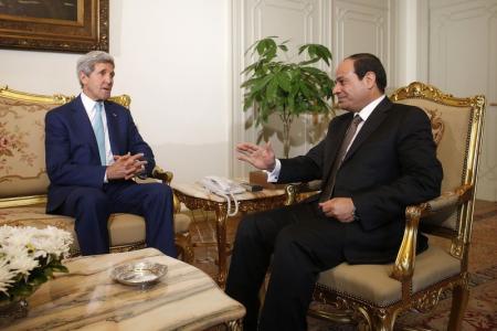 أمن الرئاسة يفتش كيري في مصر السيسي وكيري