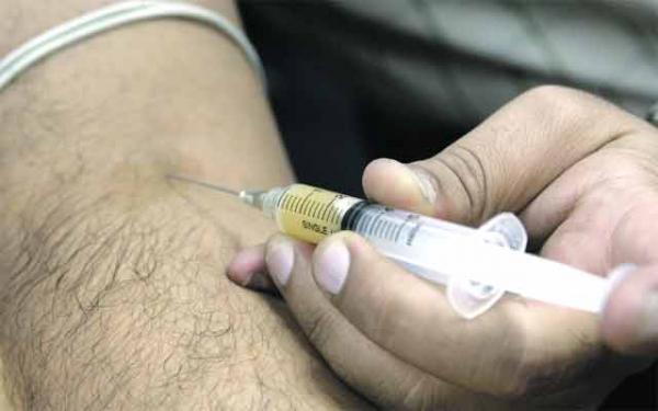 مواطنة تبلغ عن ابنها لتعاطيه المخدرات في طولكرم صورة تعبيرية