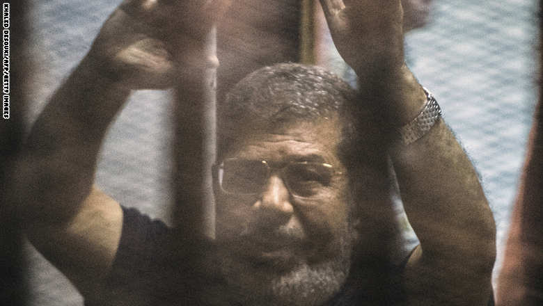 مصر: النطق بالحكم اليوم على مرسي بقضيتي "السجون والتخابر"