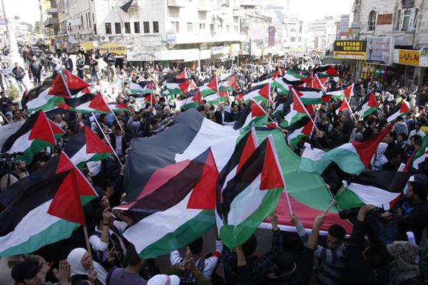 مسيرة خجولة تضامنا مع القدس في رام الله مسيرة خجولة
