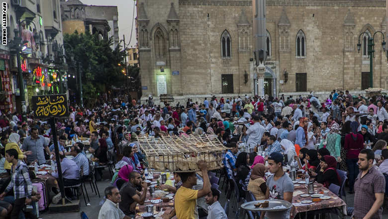علماء يردون على داعية مصري: لا يشترط حصول دافع الضريبة على خدمات مصر