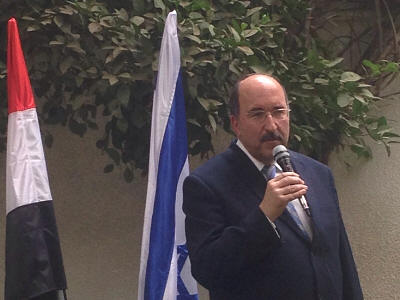 إسرائيل تجتمع بسفير مصر لديها وتبحث معه "سبل التعاون المشترك"