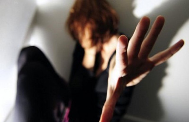 كاليفورنيا: معلمة تستقيل من عملها بعد سرقة أحد طلابها صورها العارية كاليفورنيا: معلمة تستقيل من عملها بعد سرقة أحد طلابها صورها العارية