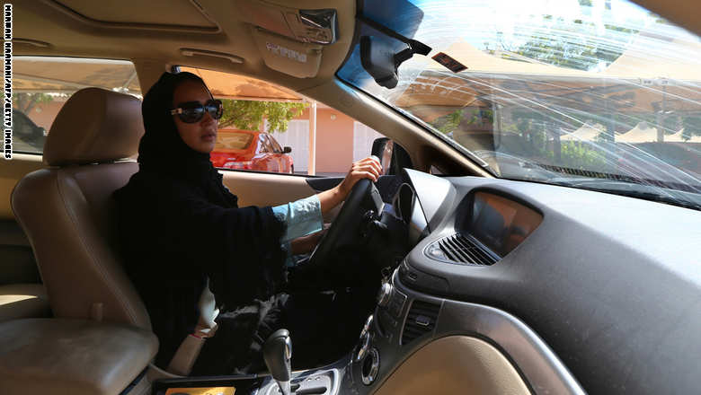 ضجة على تويتر حول "منع" المرأة السعودية من قيادة السيارة في سويسرا
