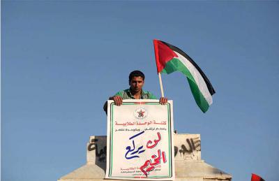 يتمزقون بين الأسد وتنظيم «الدولة»