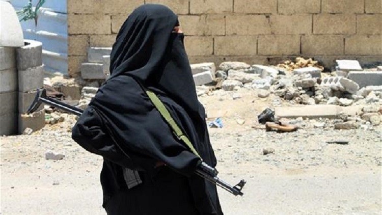 يمنية تقتل 5 حوثيين جاؤوا لاعتقال زوجها حوثيين