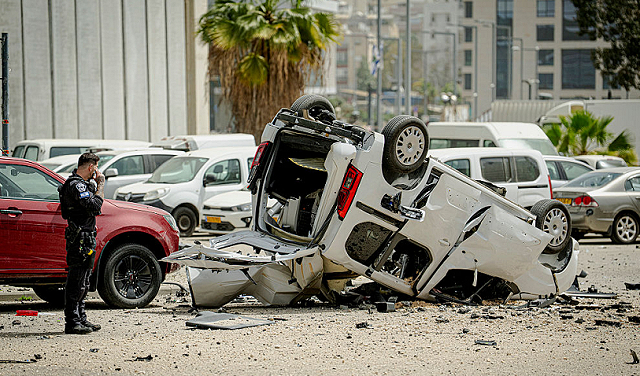 قتلى بهجوم على مجمع بتروكيماويات بإيران ورشقات صاروخية على إسرائيل